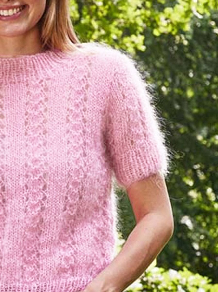 Bluse m/hullmønster by Permin